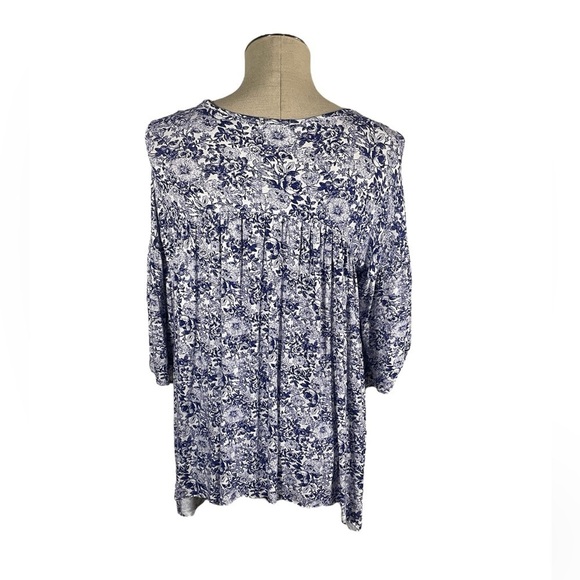 Gimmick Purple and White Floral Raw Hem V Neck Flowy Blouse SZ XS - Picture 3 of 8